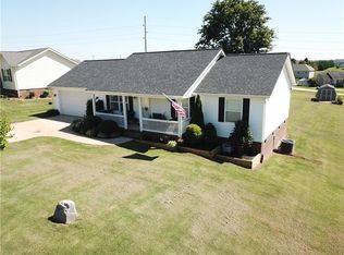 2767 River Village Ln, Lincolnton, NC 28092