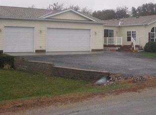 201 Lindstrom Ave W, Grove City, MN 56243