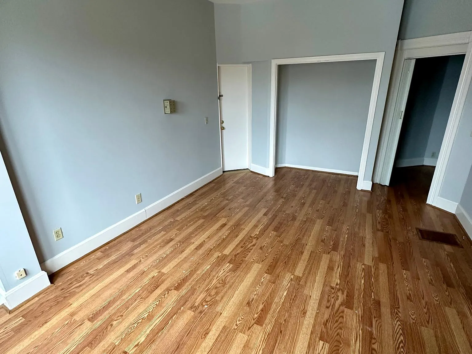 1 bed, 900 sqft, $950 — Photo 3