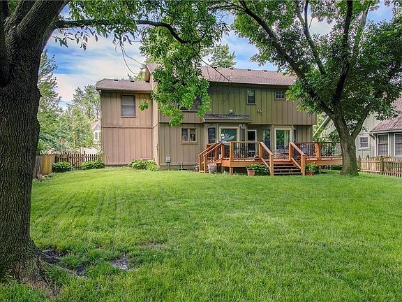 NICE LARGE FENCED YARD