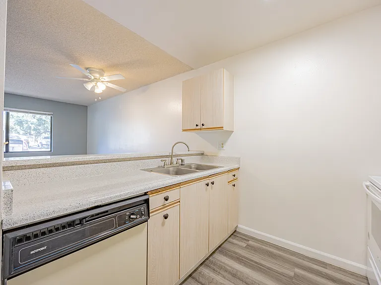 22815 Market St #110 — Photo 7