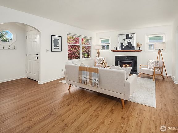 3rd image of 13715 Palatine Avenue N