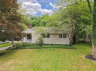 124 Fairview Rd, Chagrin Falls, OH 44022