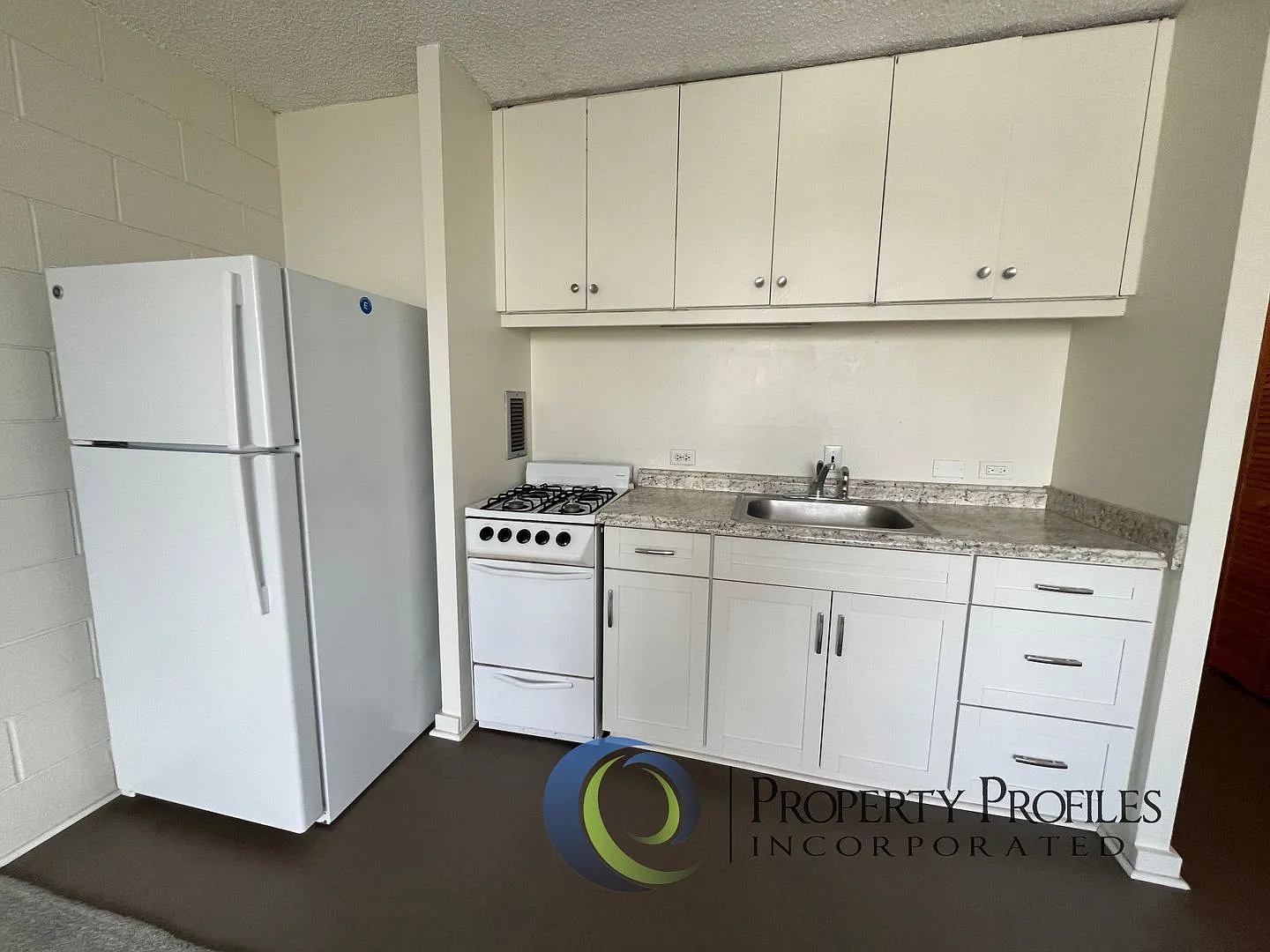 Punahou Gardens Studio - Available Now! — Photo 4