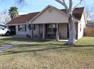 1302 E Toledo St, Beeville, TX 78102