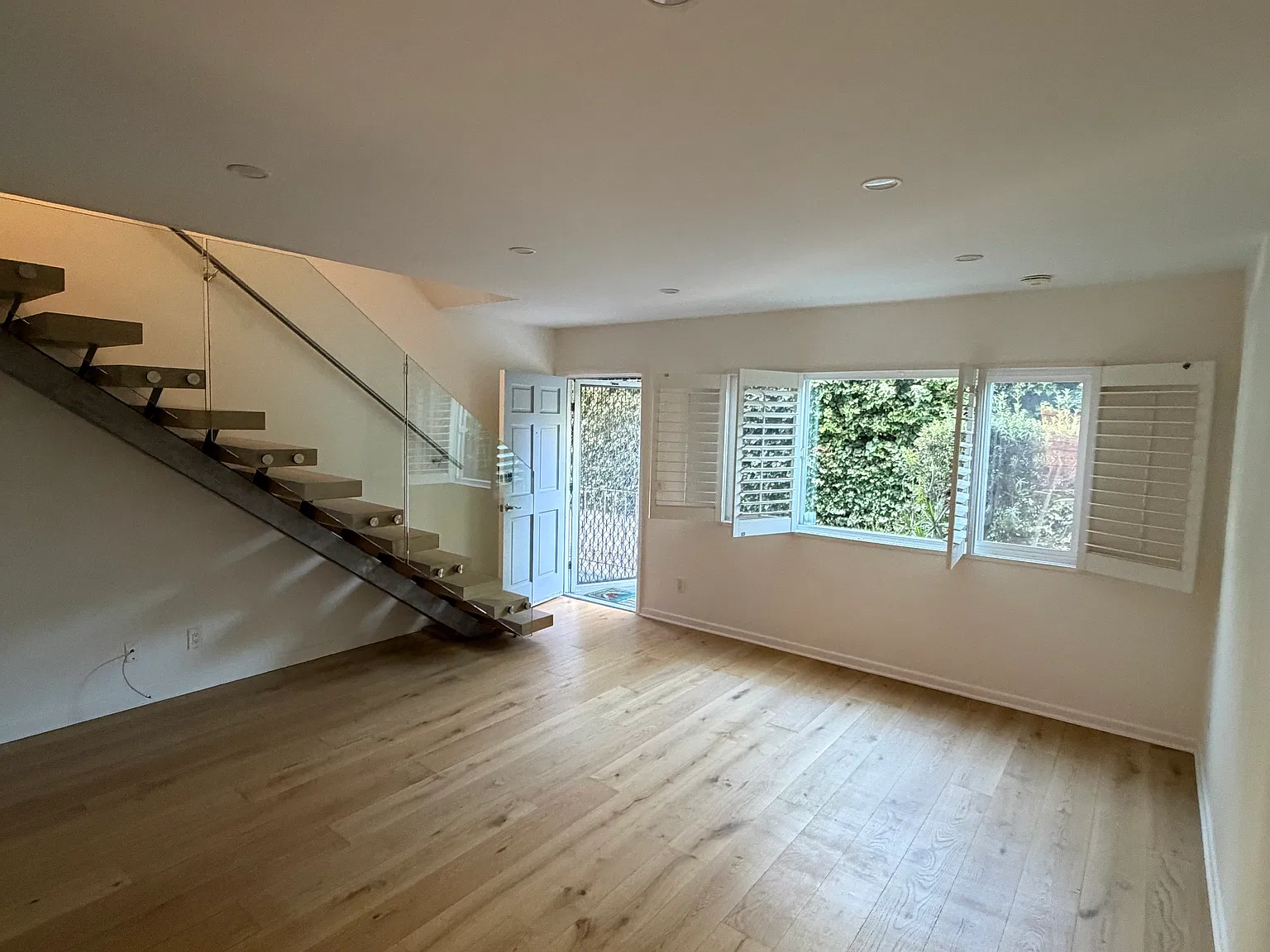 2 bed, 940 sqft, $5,200 — Photo 4