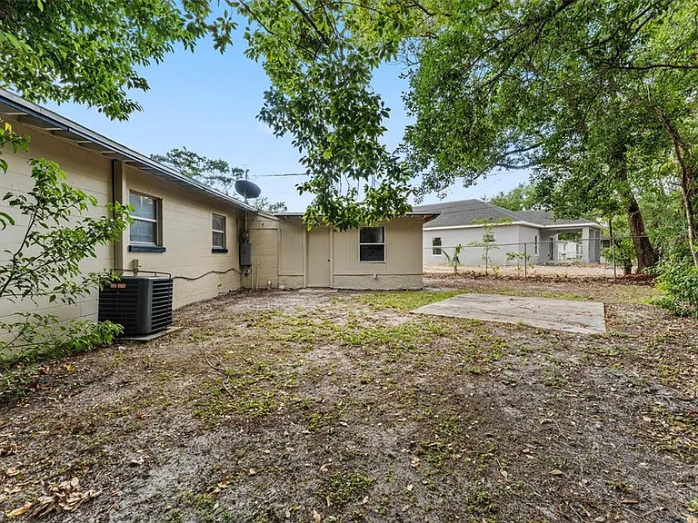 1218 Crescent St — Photo 27