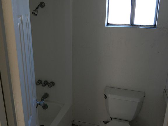 5th image of 3869 Marlborough Ave