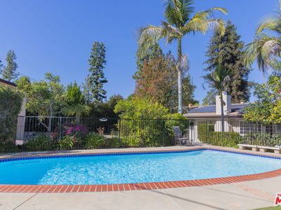 24316 Burbank Blvd, Woodland Hills, CA, 91367