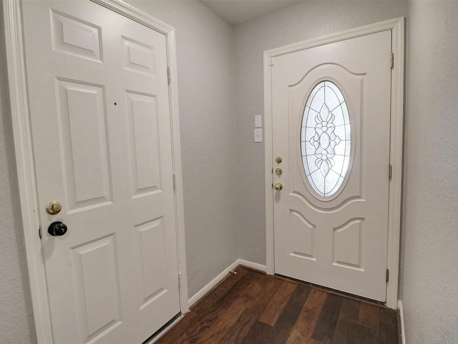 3 bed, 2.0 bath, 1614 sqft, $1,975 — Photo 2