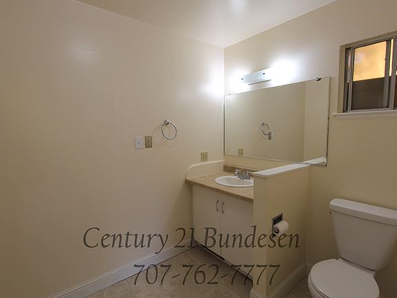 5th image of 1075 Eastman Ln #B