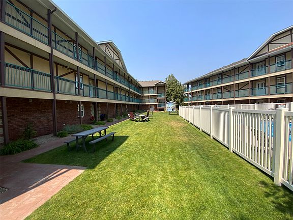 3rd image of 750 Railway Ln #28