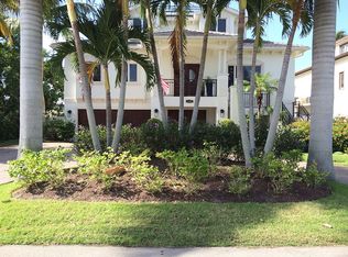 1360 Pelican Ave, Naples, FL 34102