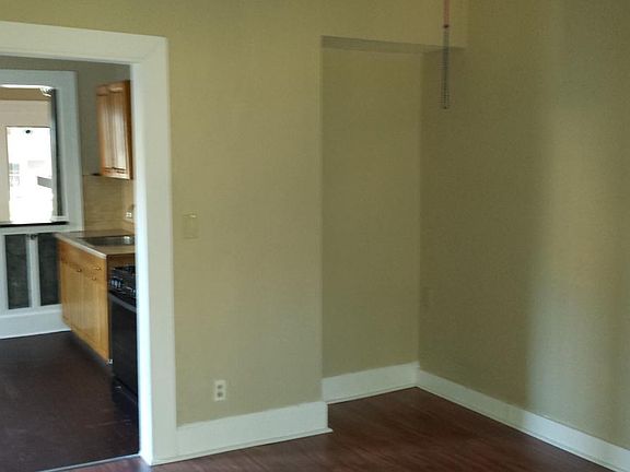 4th image of 619 Earl Ave N APT 1