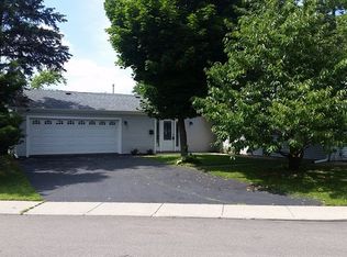 1828 Papoose Rd, Carpentersville, IL 60110