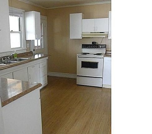 Kitchen, view 2