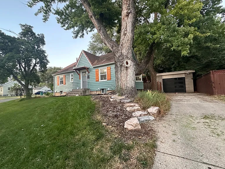 2354 Taylor Ave — Photo 3