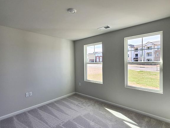 4th image of 2431 Kasota Ln