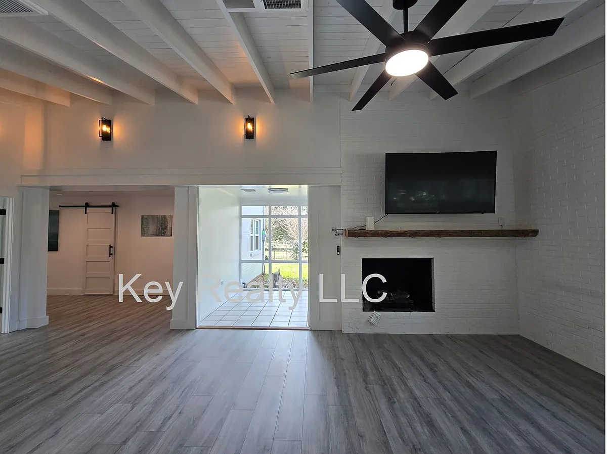 Building Photo - 2608 Horseshoe Dr