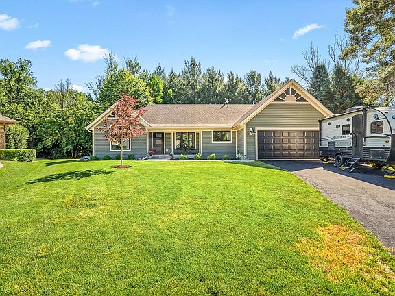 3rd image of 117 Centralia Pl NE