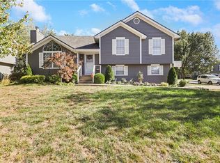 2037 SW Sterling Dr, Lees Summit, MO 64081