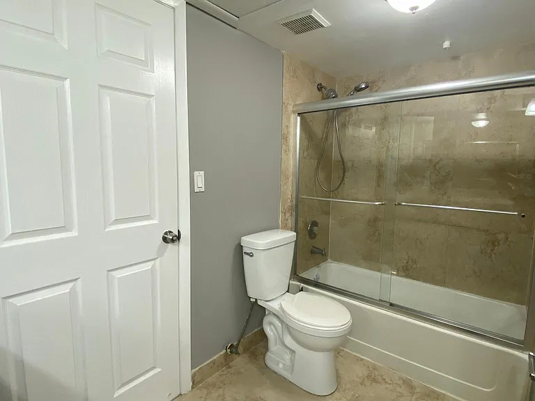 2820 N Oakland Forest Dr #307-1 — Photo 23