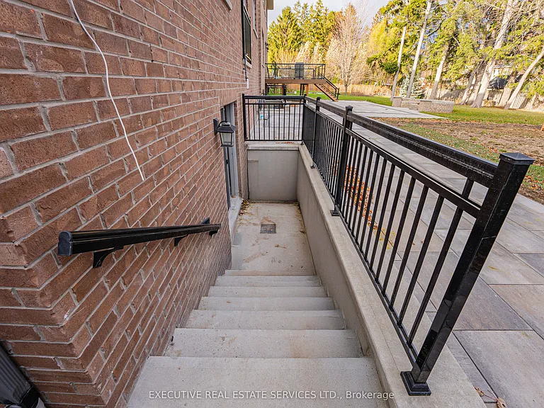 337 Centennial Rd #BASEMENT — Photo 8
