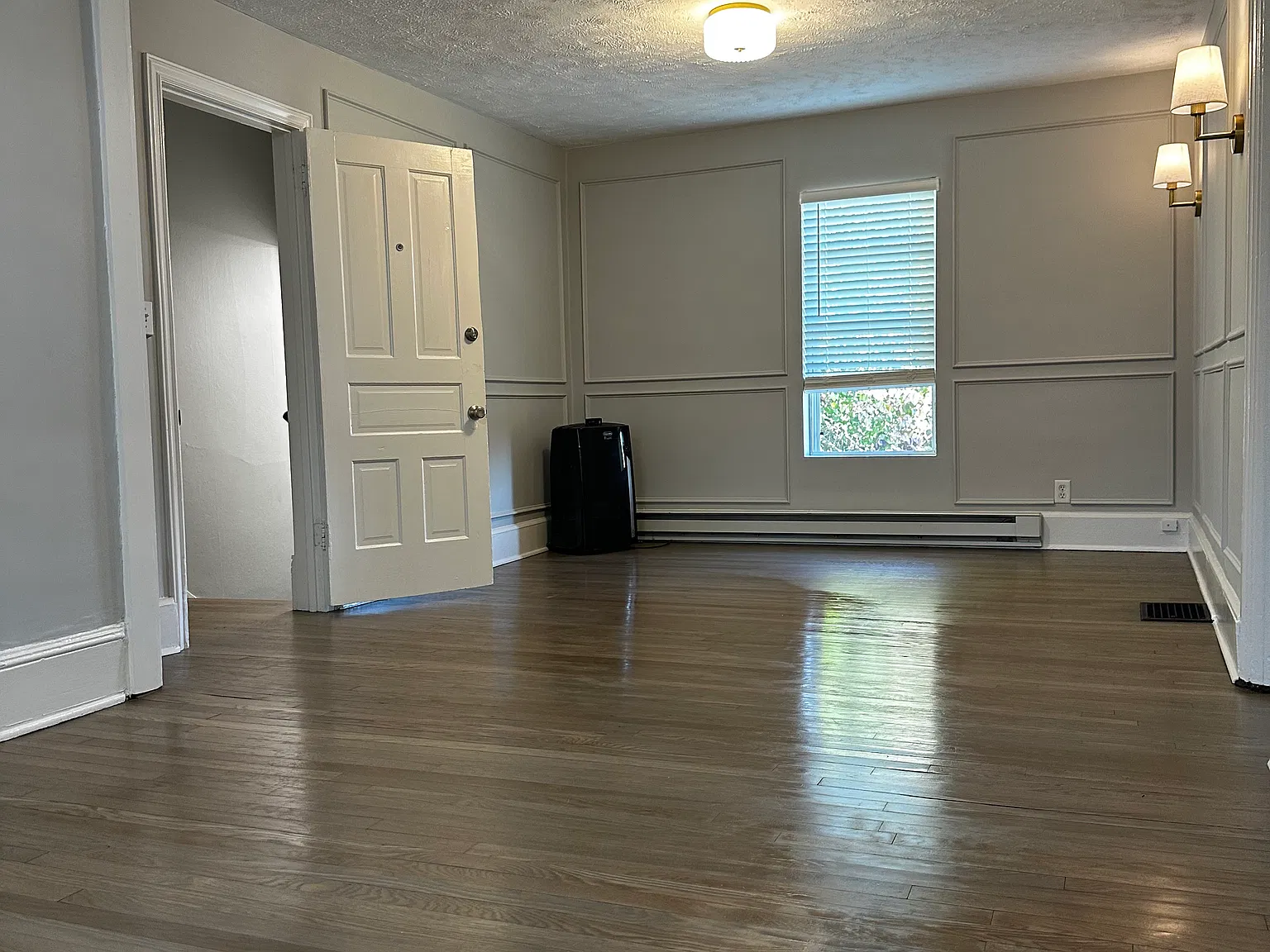 2 bed, 800 sqft, $1,350 — Photo 2