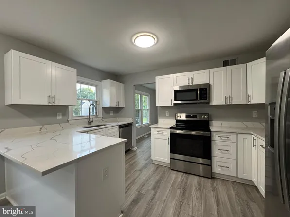 8001 Brett Pl, Greenbelt, MD 20770