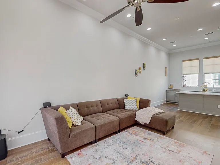 638 Dalton Ln #802 — Photo 6
