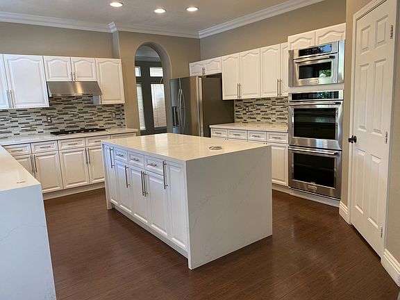 3rd image of 8931 Lansberry Ct
