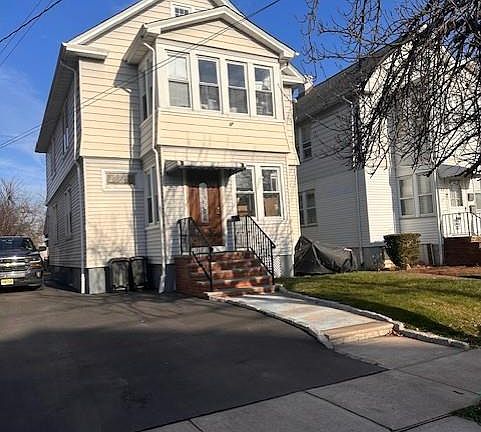 2nd image of 755 Myrtle St