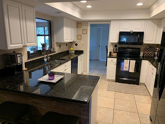 3rd image of 115 Mimosa Dr