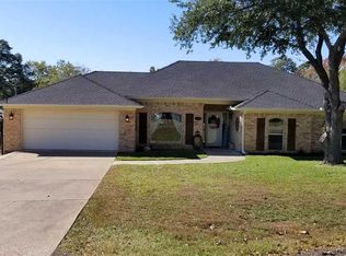 2166 Royal Dr W, Chandler, TX 75758