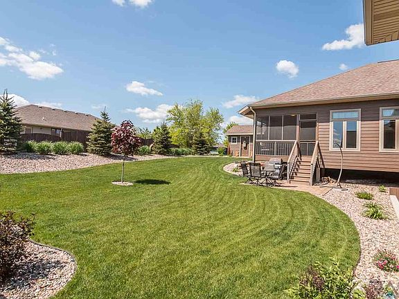 3rd image of 1001 E Covey Cir