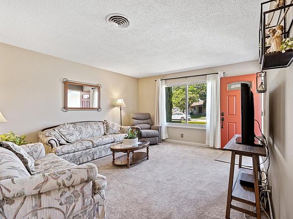 4th image of 884 Orkney Ave
