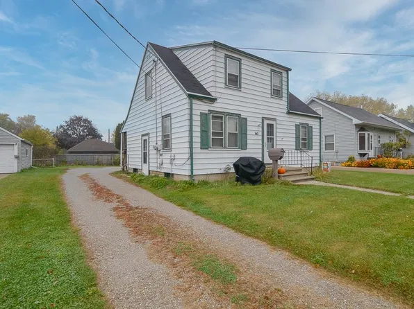 160 Gruenwald Ave, Neenah, WI 54956