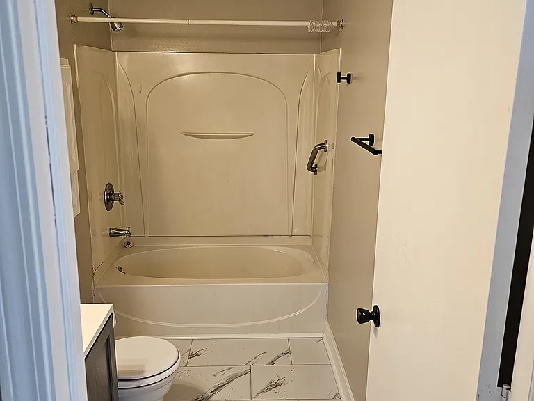 401 S Maple St #4 — Photo 8