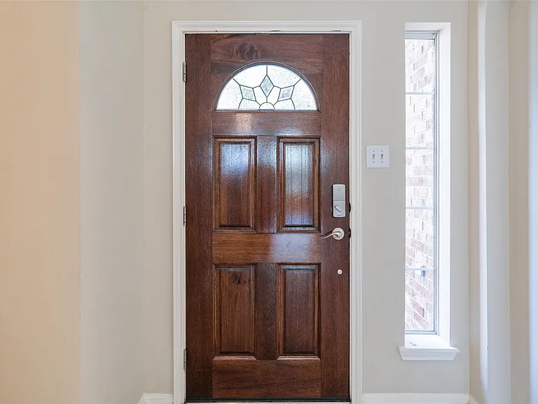 8811 Sun Haven Ln — Photo 4