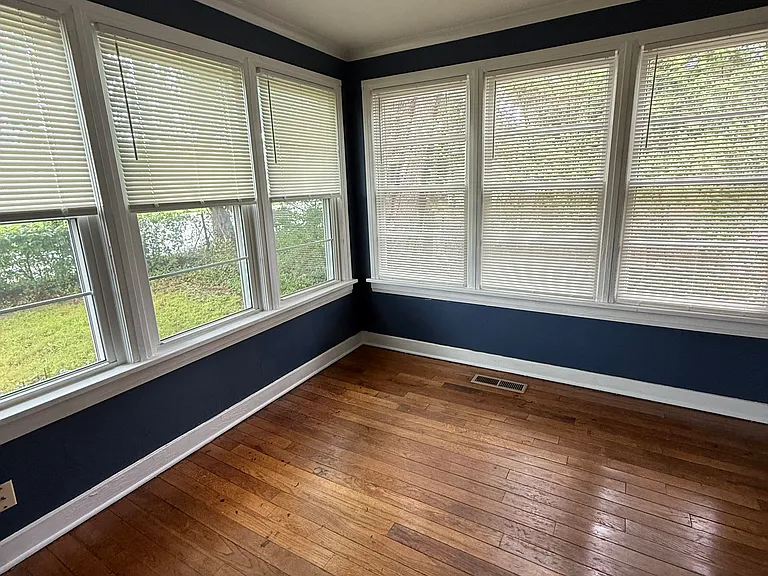 5823 Cantrell Rd — Photo 11
