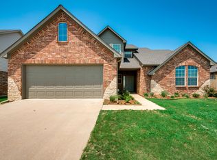1704 Riverway Dr, Cleburne, TX 76033