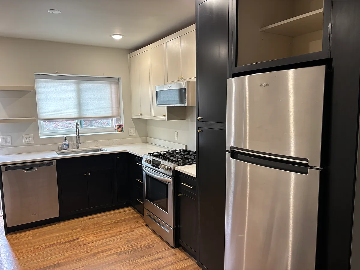Building Photo - 310 E Baltimore Dr #1