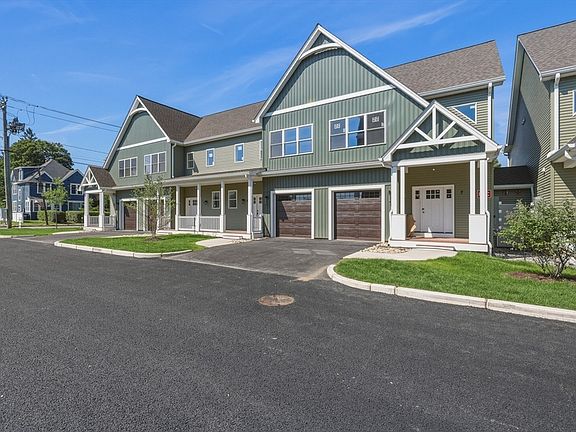 3rd image of 1 Elizabeth Ln