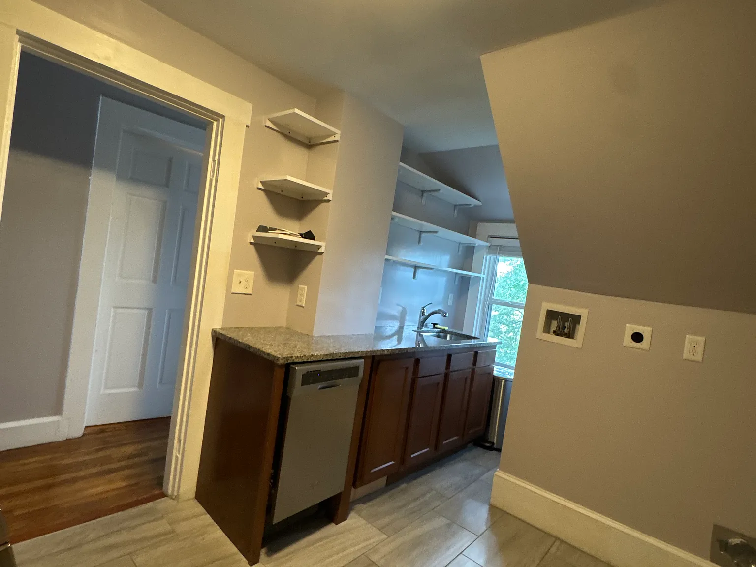 1 bed, 800 sqft, $1,900 — Photo 3