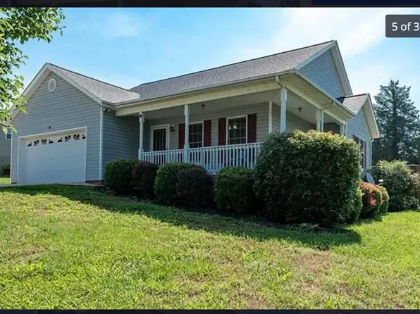3720 Serenity Dr, Hickory, NC 28602
