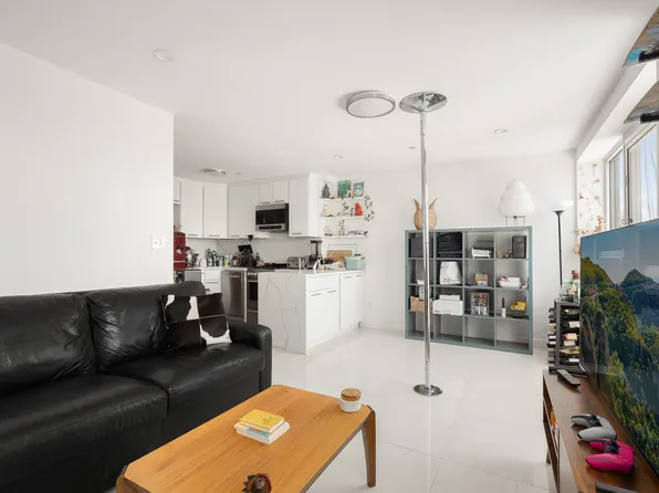 145 Kenilworth Place 6A image 2 of 5
