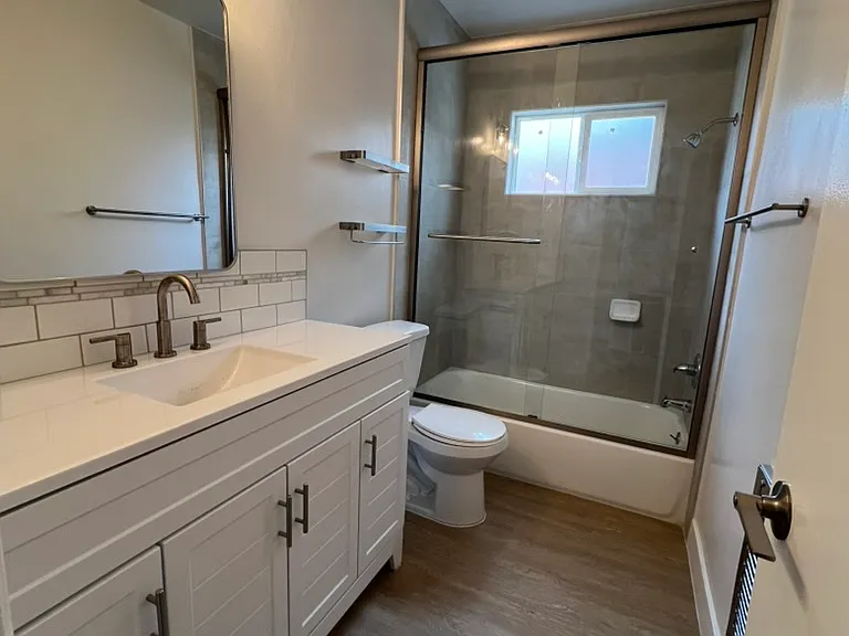 726 N Alfred St #6 — Photo 4
