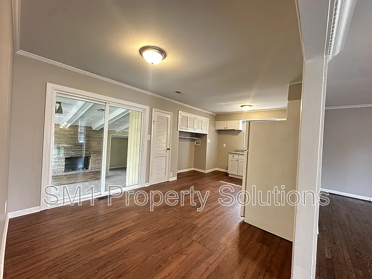 626 Memphis St — Photo 7