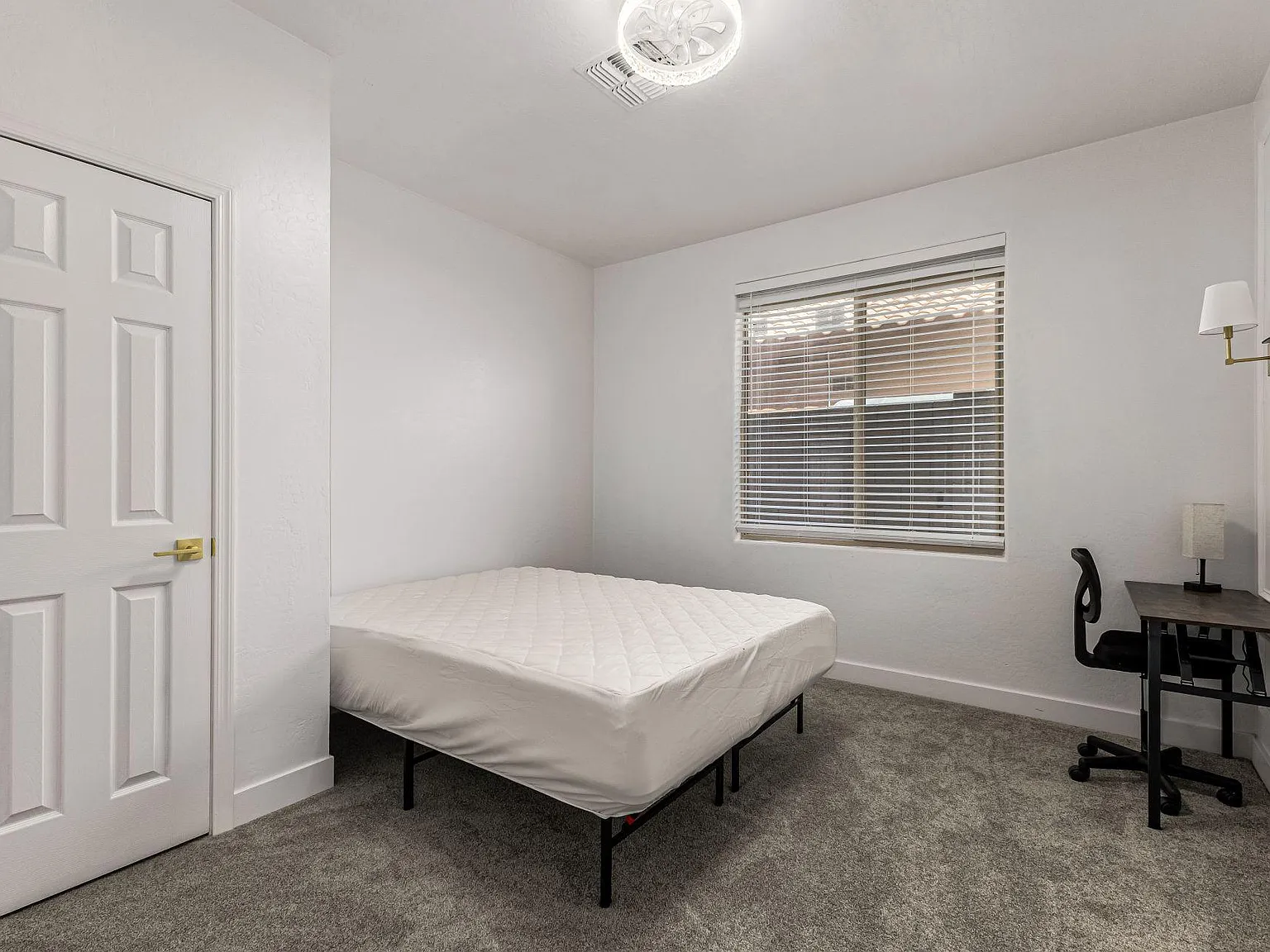 4 bed, 3.0 bath, 3120 sqft, $1,001 — Photo 2