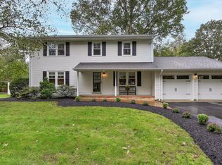 4 Sutton Ln, Princeton Junction, NJ 08550